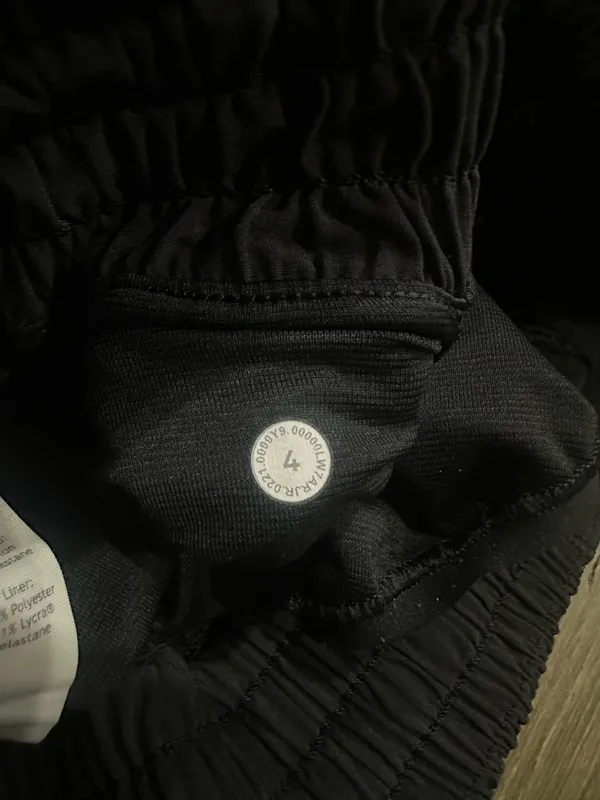 Lululemon Hotty Hot Shorts Black 2.5" High-Rise - Image 4