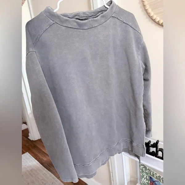 Anthropologie Gray Cozy Crewneck Sweatshirt Women’s M Relaxed Fit Soft Pullover - Image 2