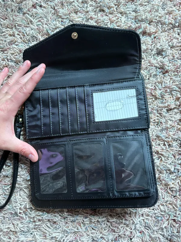 Universal Threads Wristlet Wallet - Image 5