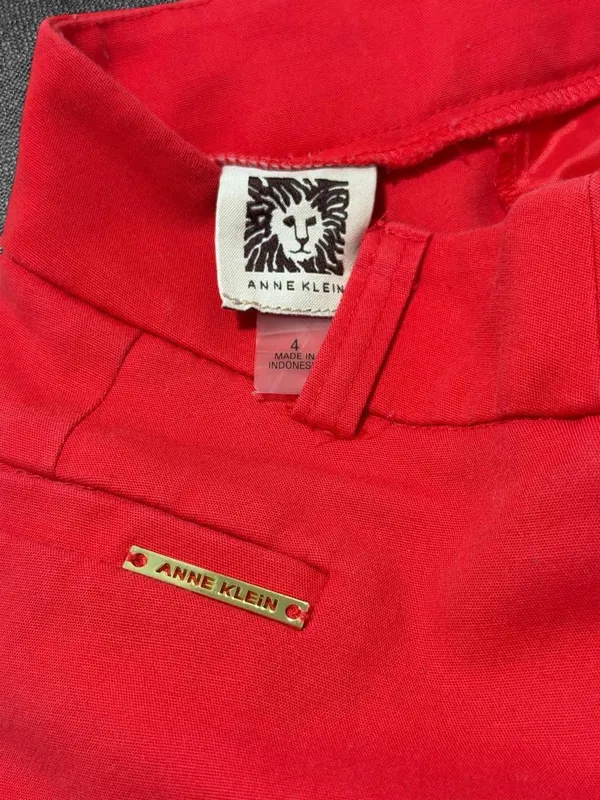 Women’s Red Scalloped Hem Cotton Blend Short - Image 4