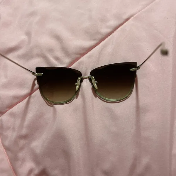 Stylish Brown Sunglasses - Image 2