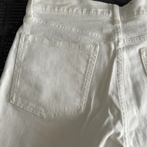 GAP Women’s size 27in Wide Straight Leg Jeans - Image 5