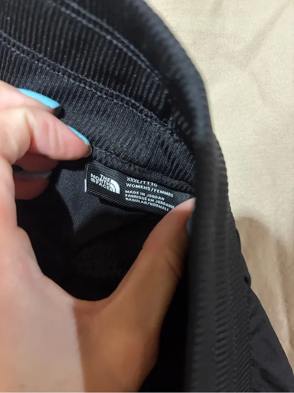 North face shorts - Image 4
