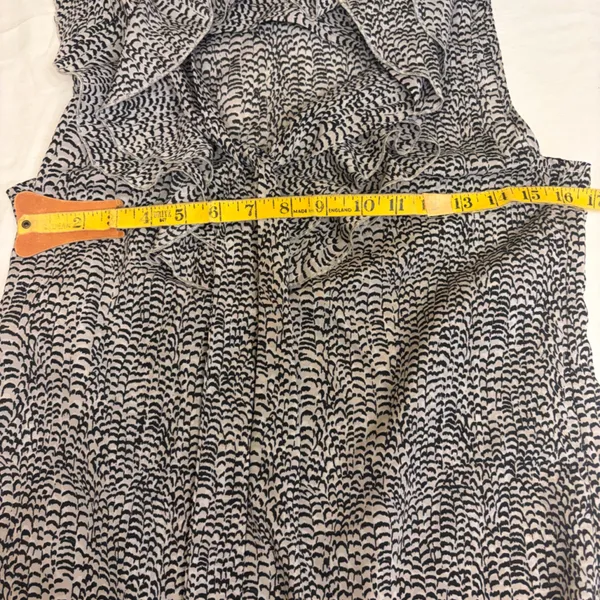 LOFT Black and White Patterned Blouse - Image 8