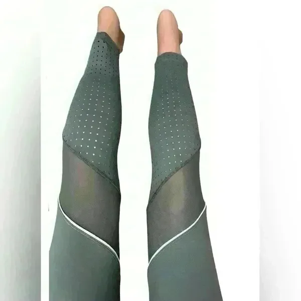 Avia Women’s‎ Active Flex Tech Capri Leggings Size M - Image 8