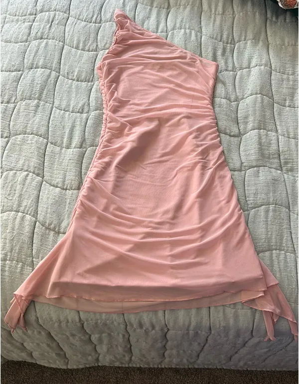 Oh Polly Asymmetric Single Sleeve Mini Dress In Mauve - Image 4