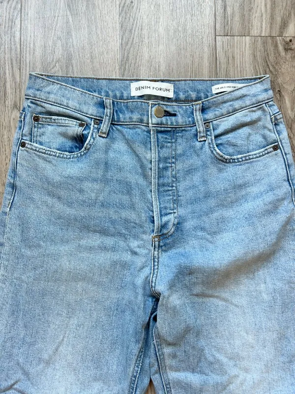 Aritzia Denim Forum The Arlo Hi-Rise Straight Jean in Light Wash Size 29 - Image 4