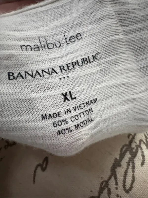 Banana Republic XL Gray & White Camo Short Sleeve Tee - Image 4