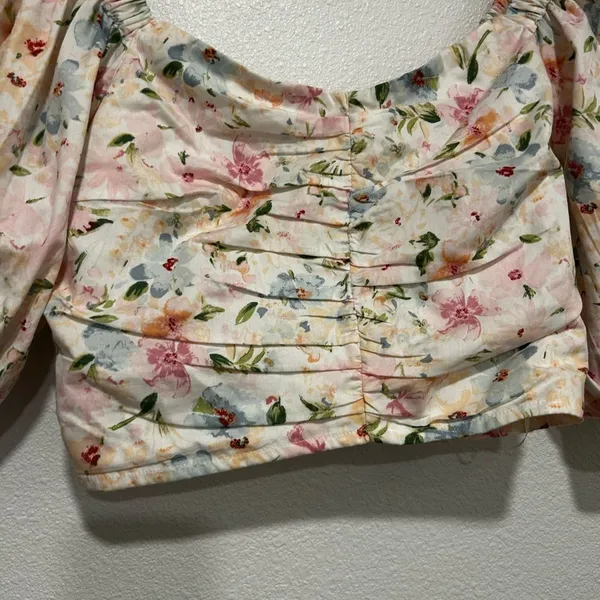Abercrombie & Fitch Floral Cropped Blouse with Puff Sleeves NWOT - Image 2
