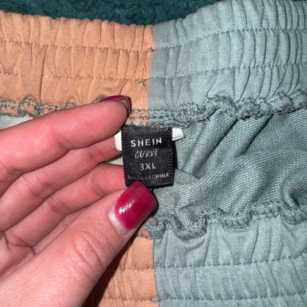 SHEIN Two-Toned Colored Shorts - Image 3