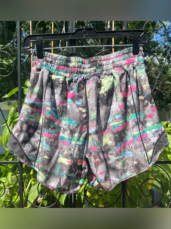 Lululemon Hotty-Hot High Rise Lined 4” Shorts Paint Drift Multi Graphite Grey 6 - Image 4