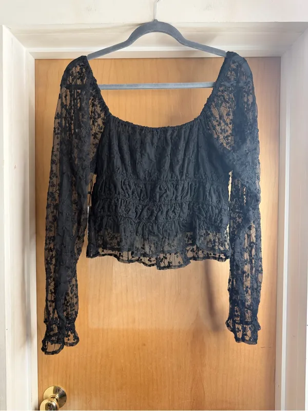 NWT! Japna Black Lace Smocked Peasant Long-Sleeve Crop Top. Size: Large - Image 5