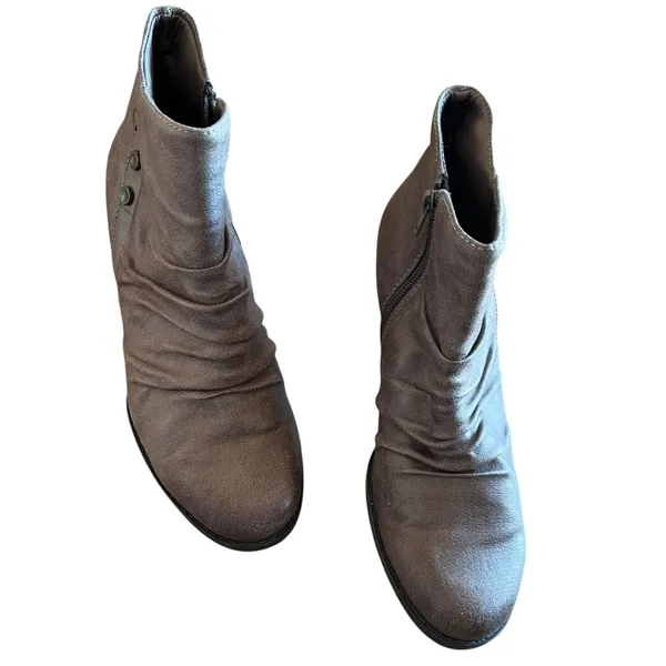 Baretraps Women's Size 8 Riviera Ankle Booties Brown Gray Scrunched Buttons - Image 4