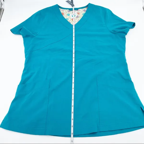 Dansko Women's Short Sleeve V-neck Button Back Nursing Scrub Top Size Medium - Image 11