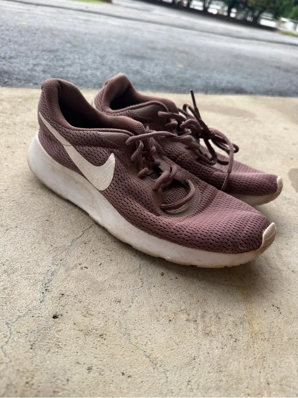 Nike Tanjun Women’s Running Shoes Mauve Pink Mesh Sneakers Size 9 - Image 2