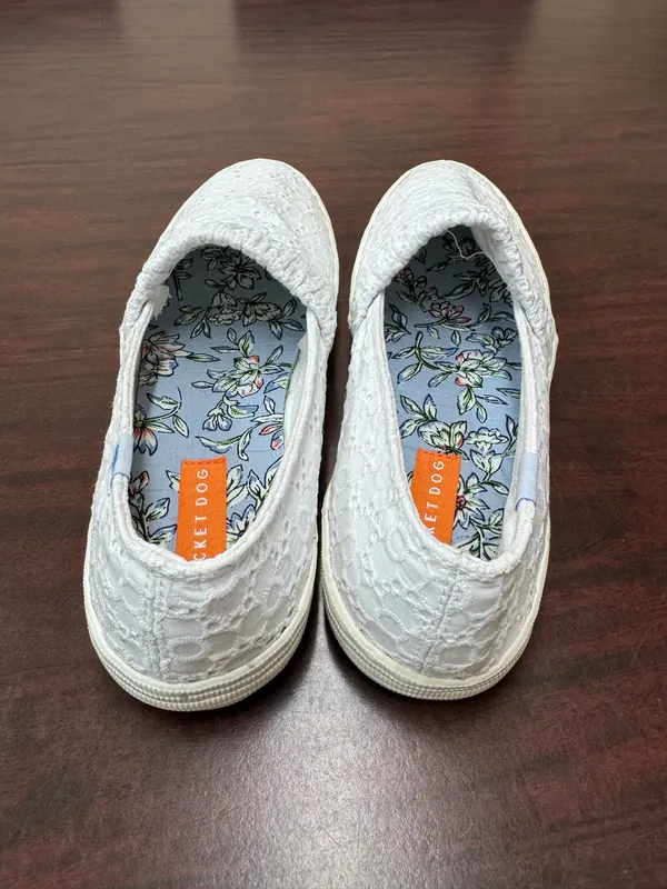 Rocket Dog White Slip On Shoes Size 9 - Image 5