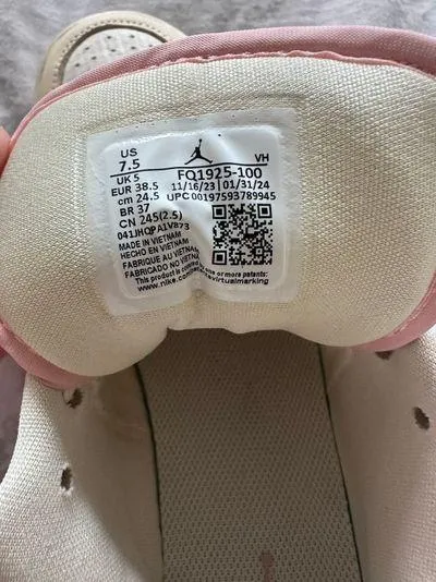 Nike Dunks - Image 3