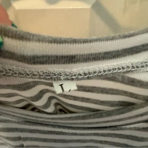 Women's light grey & white striped cropped tee Size L - Image 4