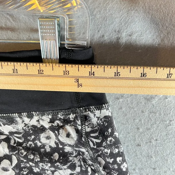 1108 | Lululemon Speed Up Floral Print Running Athletic Shorts Black‎ White 4 - Image 3