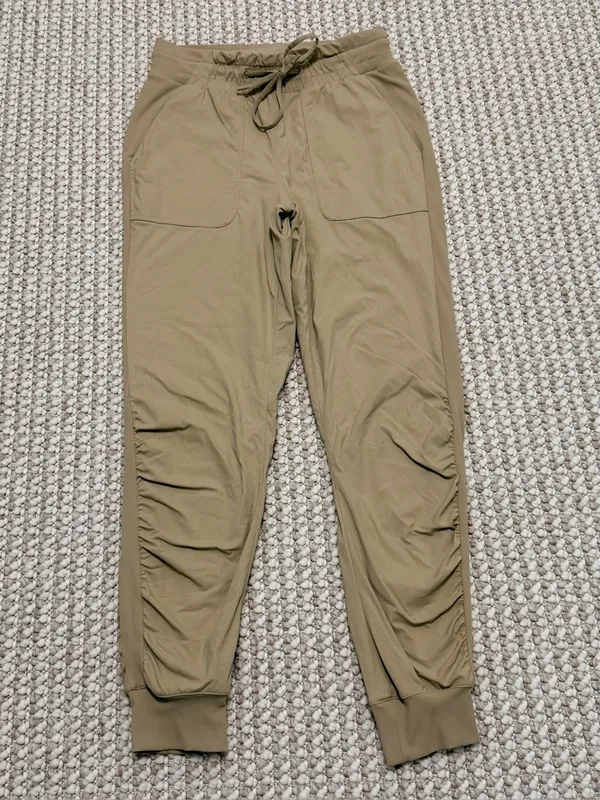 Lululemon Beyond the Studio 7/8 Joggers size 6 tan - Image 11