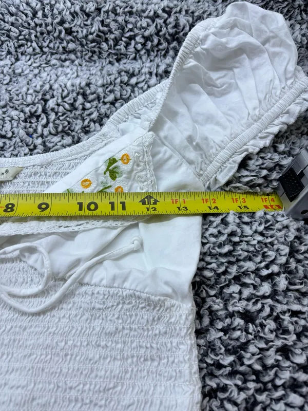 White Floral Embroidered Babydoll Split Collar Smocked Milkmaid Top Size L Boho Floral Prairie - Image 6