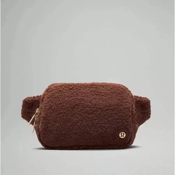 NWT LULULEMON BROWN 2L EVERYWHERE BELT BAG FUZZY. No longer available in stores - Image 2