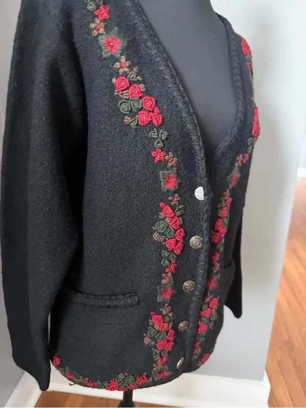 VTG Crystal Kobe Wool Floral Embroidered Black Knit Cardigan Antique Button Smal - Image 3