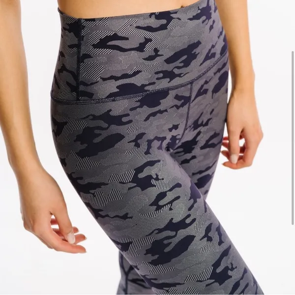 Zyia Active Women’s Silver Camo Supreme Hi-Rise Size‎ 12 Leggings Metallic Sheen - Image 4
