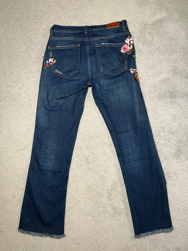 Zara Bookcut Jeans with Embroidery Size 2 - Image 3