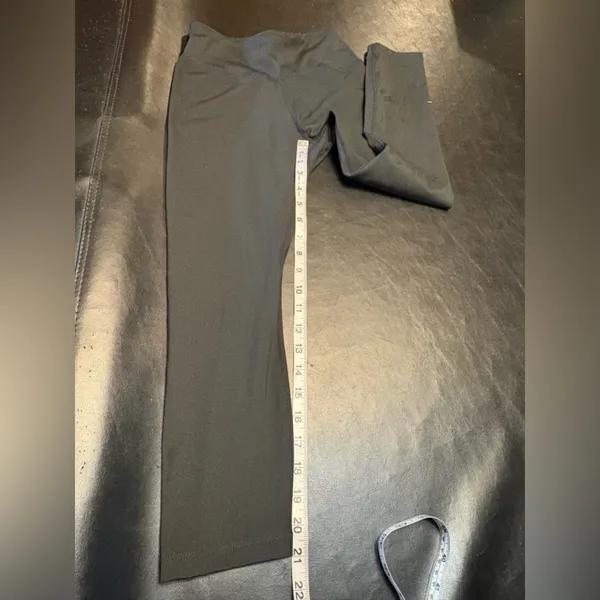 Nike One Dri-FIT Women’s Black Mid Rise Crop Leggings XS Athletic Workout Pants - Image 11