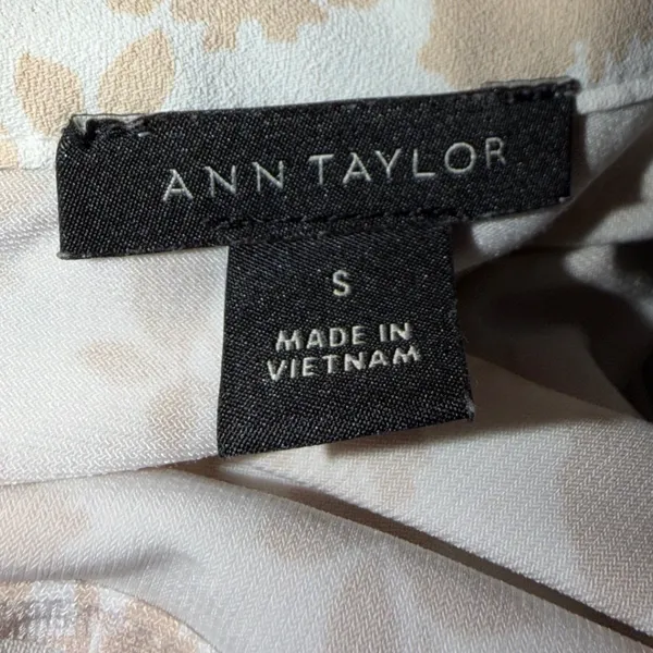 ANN TAYLOR Floral Mock‎ Neck Long Sleeve Blouse Women Size S Beige Button Back - Image 3