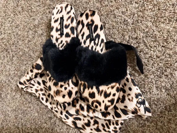 Victorias Secret slippers - Image 4