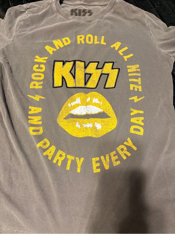 Kiss Short Sleeve Tee in Gray with Yellow Graphic - Image 2