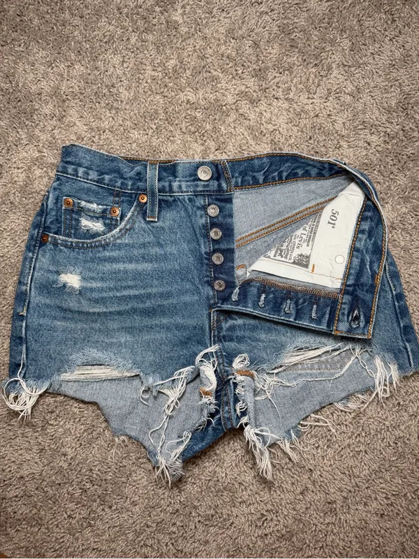 Levi’s 501 Original Fit High-Rise Women’s Shorts - Image 3