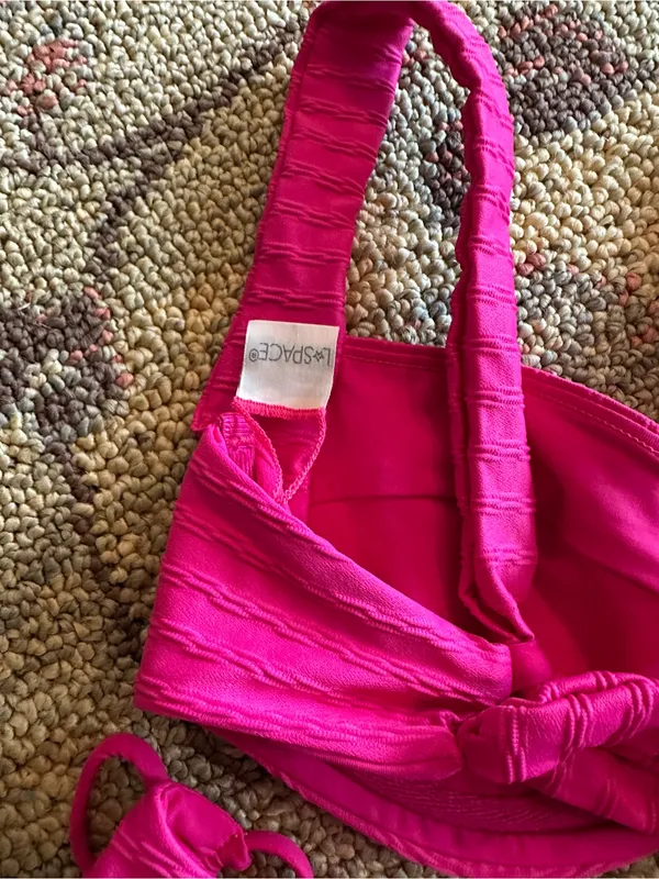 NWOT L*Space Camellia chain link texture bikini set bright fuschia small - Image 5