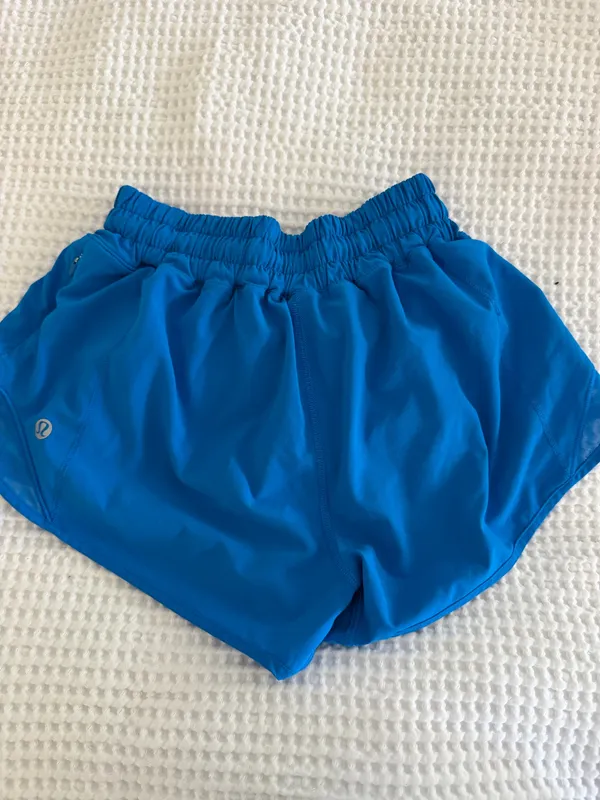 Lululemon Shorts Hotty Hot 2.5" Low-Rise - Image 2