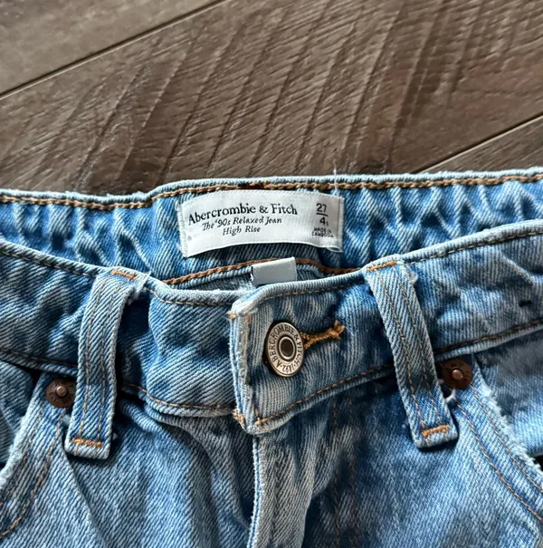 Abercrombie Jeans - Image 4