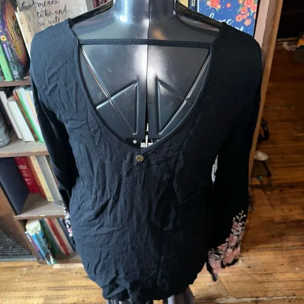 Billabong floral bell sleeve boho flowy scoop neck S blouse - Image 3
