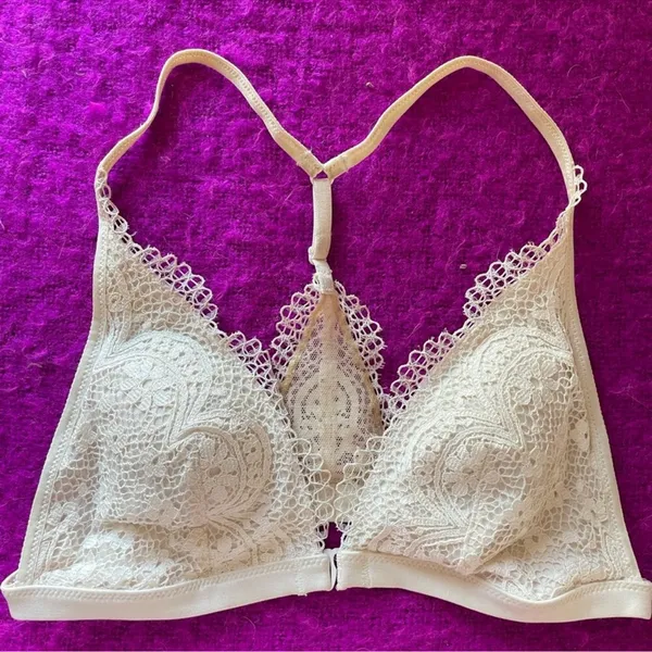 Victoria’s Secret Body by Victoria Cream Lace Bra Bralette Size Small - Image 2