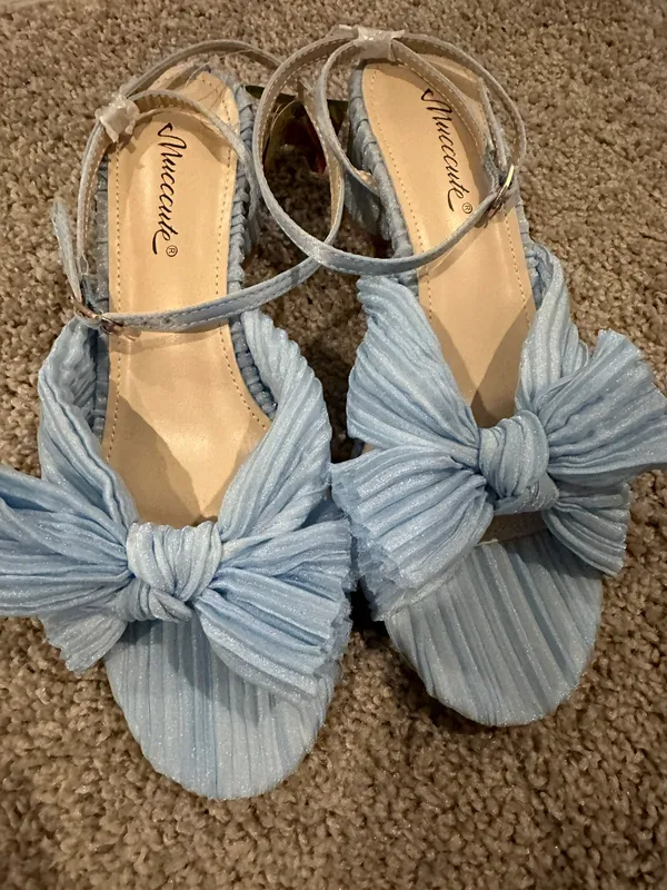 Light Blue Bow Block Heel Size 6.5 - Image 2