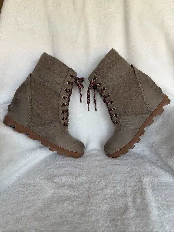 Sorel Women's Lexi Wedge Boots Khaki 7.5 - Image 5
