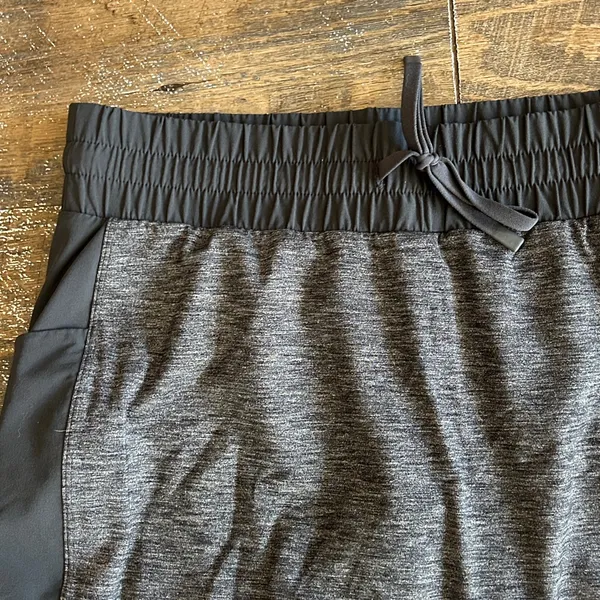 Athleta Charcoal and Black Performance Skort‎ Size Small Golf Pickleball - Image 2