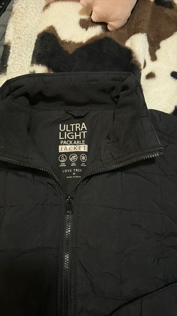 Ultra Light Packable Uniqlo Down Jacket - Image 2