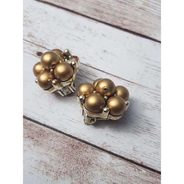 Vintage Lisner Clip On Earrings - Image 3