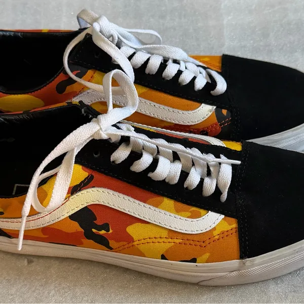 Vans OLD SKOOL POP CAMO ORANGE and Black Shoe Size Label Close-Up UNISEX - Image 4