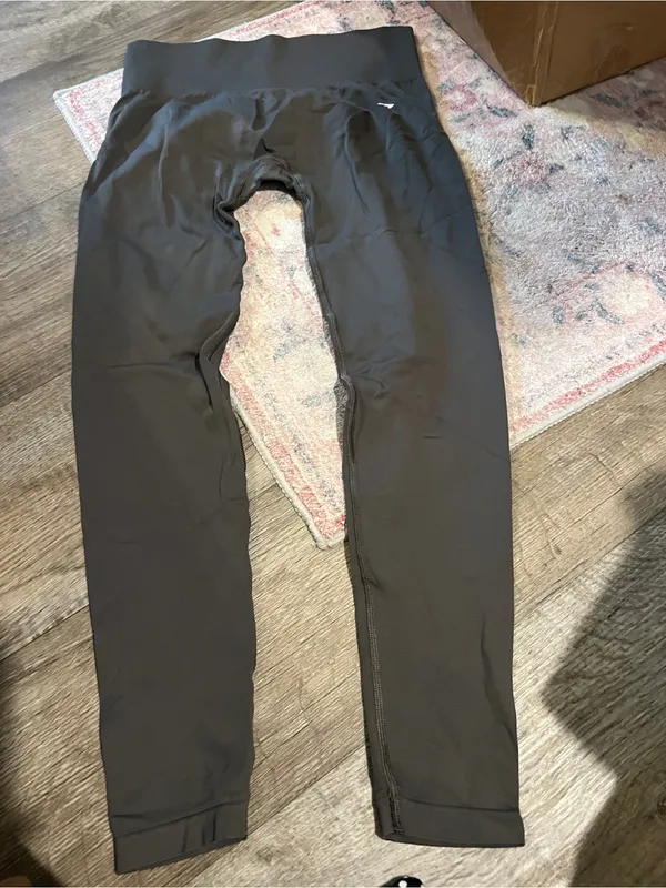 Gymshark medium leggings - Image 4