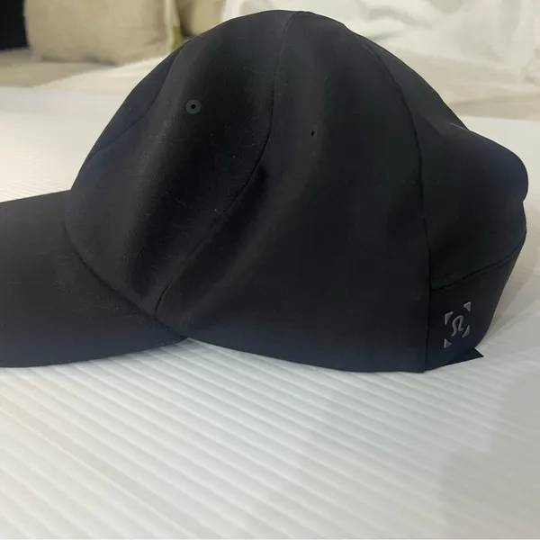 Lululemon Black Athletic Running Hat Cap L/XL Reflective Logo Lightweight - Image 2
