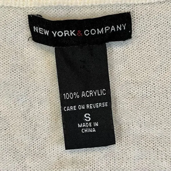 New York & Co. Argyle V-Neck Sweater Small - Image 8