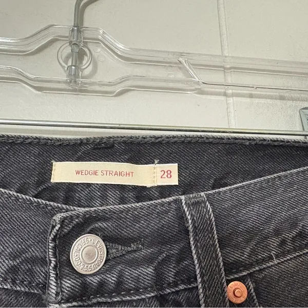 Levi’s Wedgie Straight Jeans Women’s 28 Black Distressed High Rise Raw Hem - Image 6