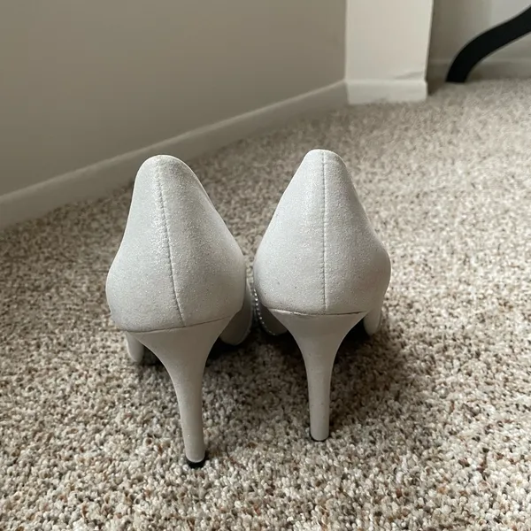 Aldo Silver Shimmer Crystal Cut Studded Formal Heels Size 7.5 Pointed Toe Classy - Image 12